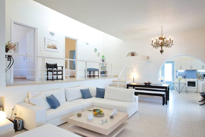 UNIQUE Caldera view villa Santorini (Firostefani) gallery image 2