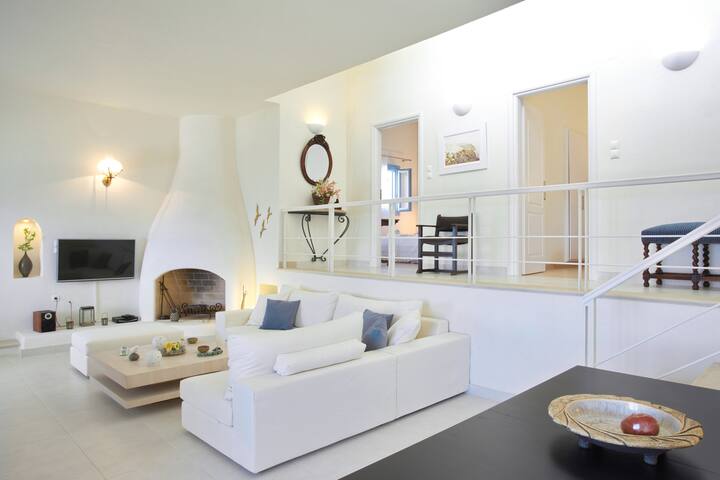 UNIQUE Caldera view villa Santorini (Firostefani) gallery image 3