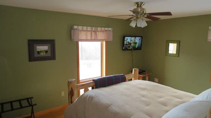 Основна спалня №2 с телевизор с плосък екран, Netflix и сателитна телевизия