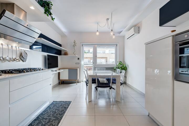 Joice Luxury Home gallery image 5