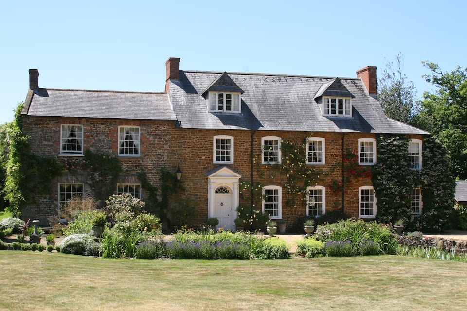 The Old Rectory Maidford – Country House with Heated Pool, Sleeps 12 — photo 1
