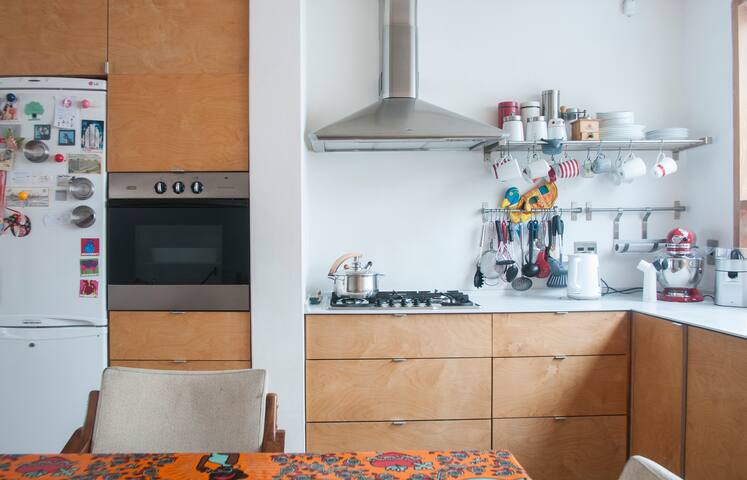 Cosy 2Brm with views in Bo Kaap gallery image 4