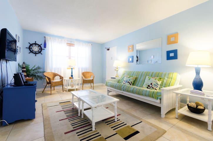 Steps to the beach. Yes, really!