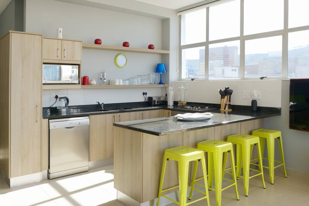 Fully equipped kitchen with dishwasher