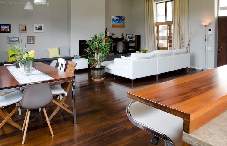 Entire Cape Town House with Table Mountain views