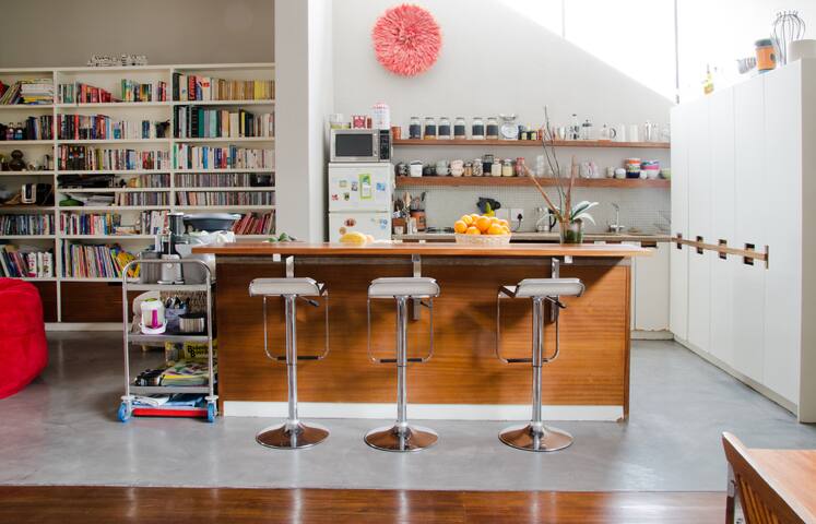 Entire Cape Town House with Table Mountain views gallery image 2