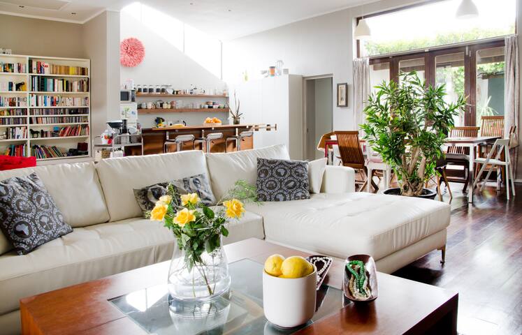 Entire Cape Town House with Table Mountain views gallery image 4