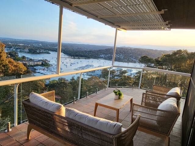 Newport Tree Top Oasis gallery image 2