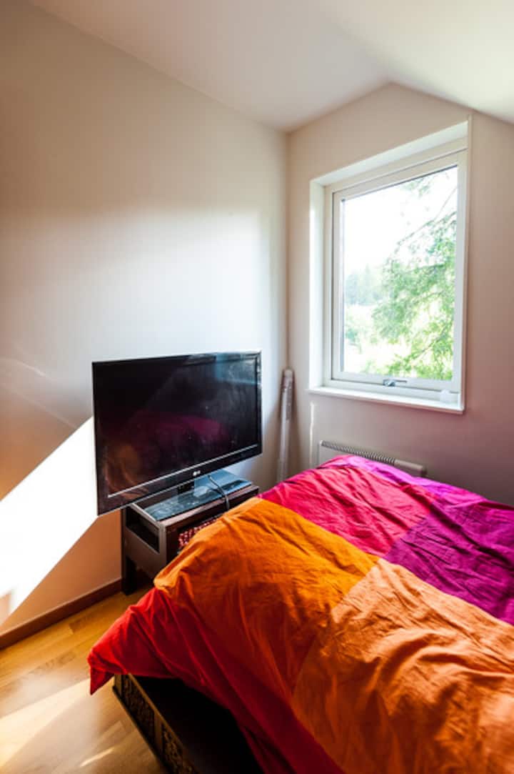 Eenpersoonskamer op de bovenste verdieping. 