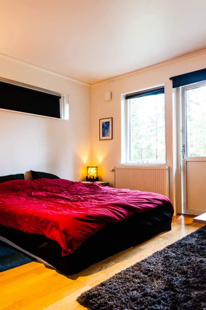 Tweepersoonskamer met eigen badkamer op de middelste verdieping - met wandeling naar het zonneterras