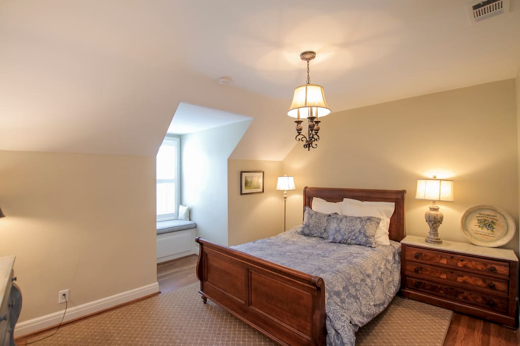 Bedroom with Queen sized bed