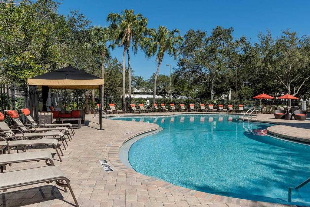 Pool and jacuzzi