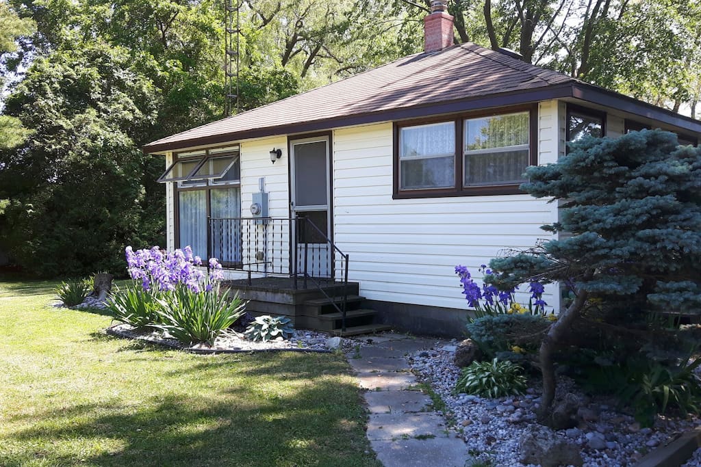 Cozy cottage On The Canal. Cabins for Rent in ChathamKent, Ontario