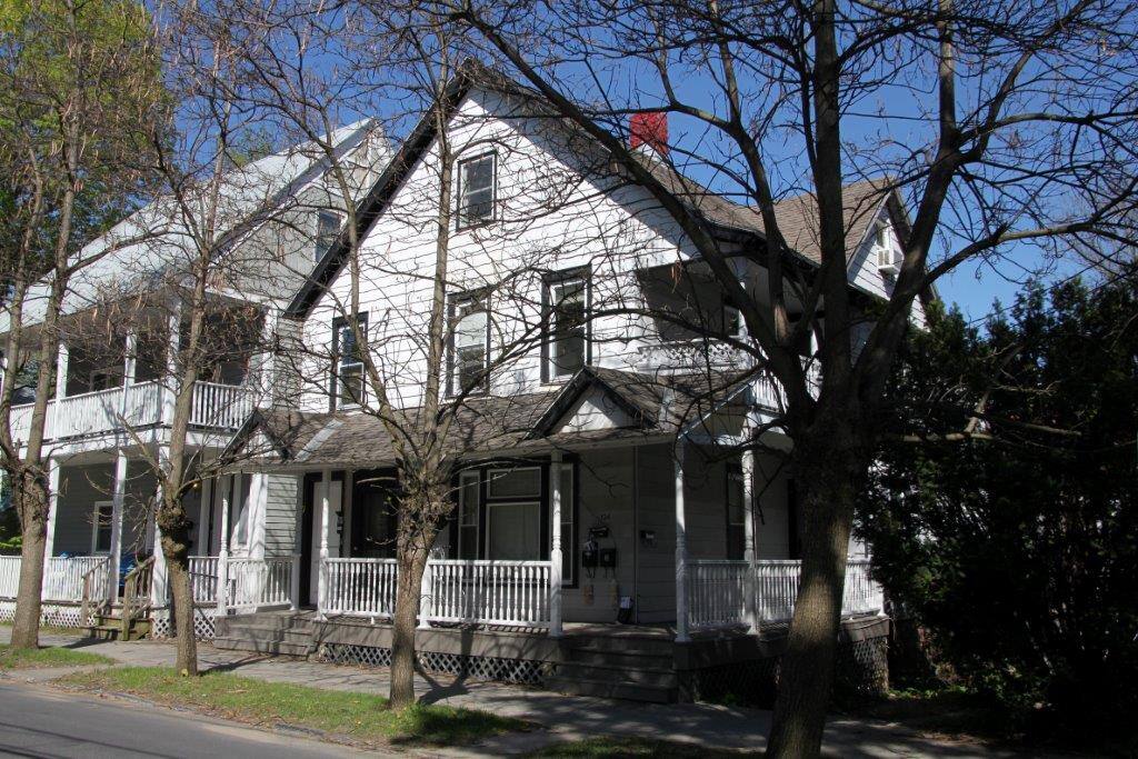 134 Woodlawn Ave Exterior