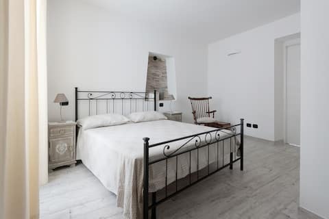 BRAND NEW DOWNTOWN APARTMENT 011030-LT-0010