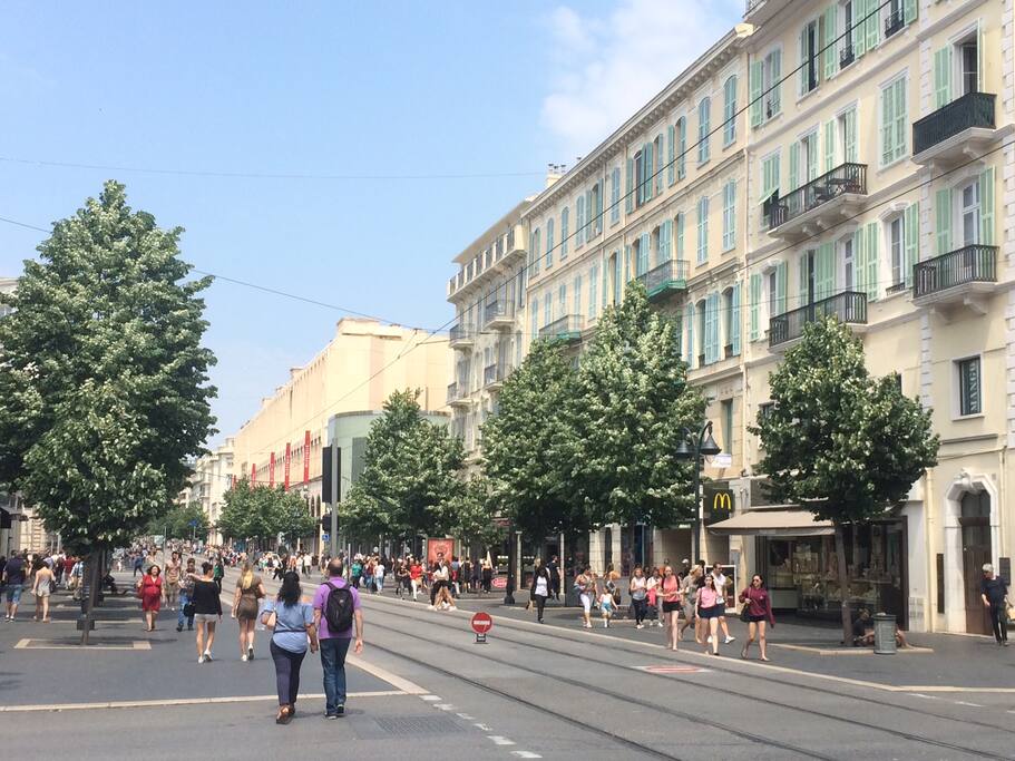 ENTREE : 20 AVENUE JEAN MEDECIN - TRAMWAY - NICE ETOILE