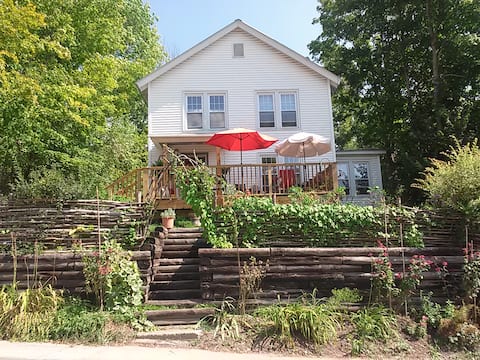 Entire 2nd Floor Walk to Montpelier