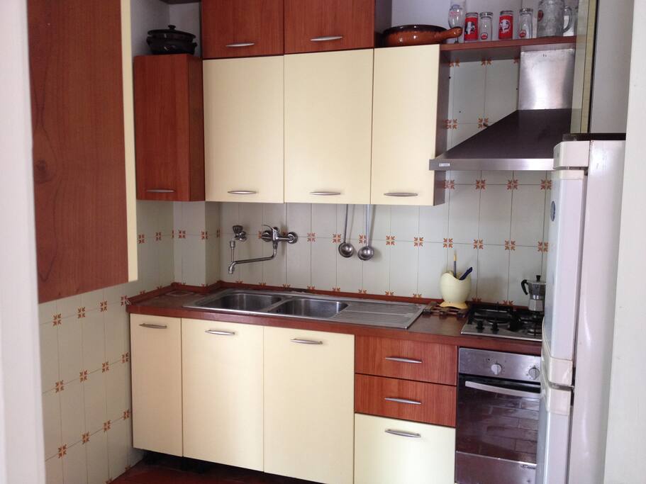 cucina completamente attrezzata