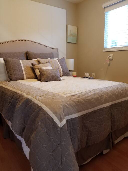 Modern double bed with window in the bedroom.