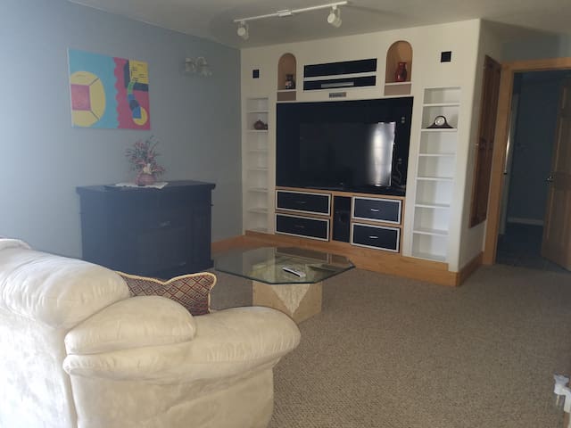 Beautiful Castle Rock - Private Apt/Entry/Parking
