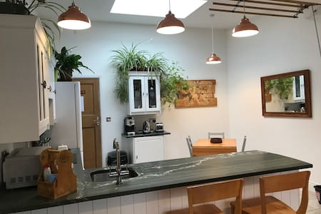 Beautiful, central one bed apartment with parking