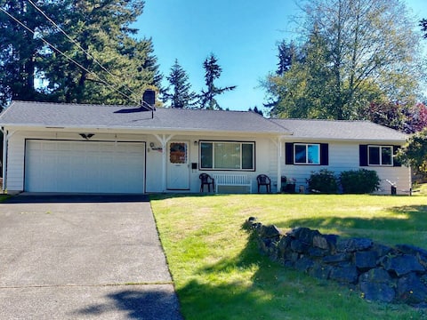 Newcastle Home. Vacation/Work Travelers Welcome