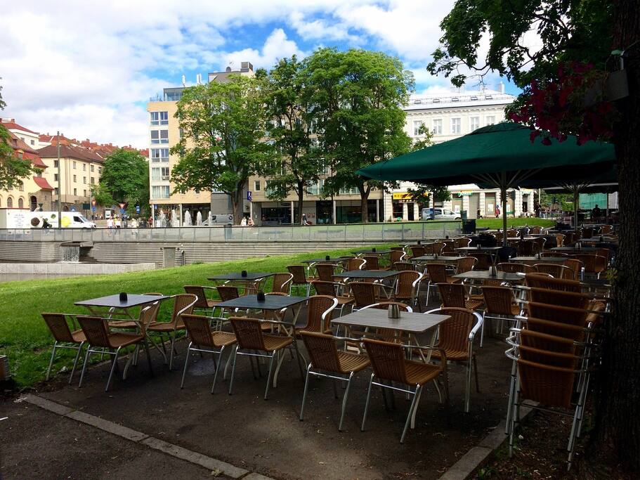 Short access to the pubs and restaurants at Alexander Kiellands plass