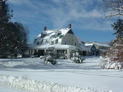 7 Bedroom/5.5 Bath House Near Stowe