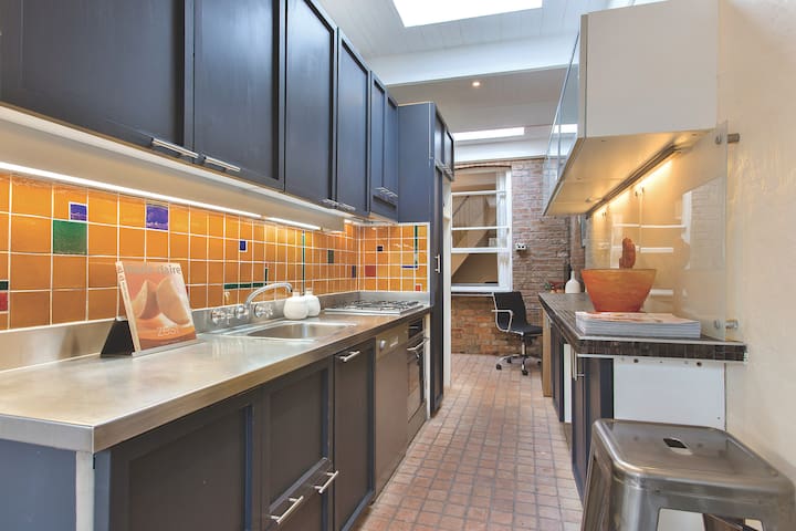 Sunny Blue cottage – lifestyle & location