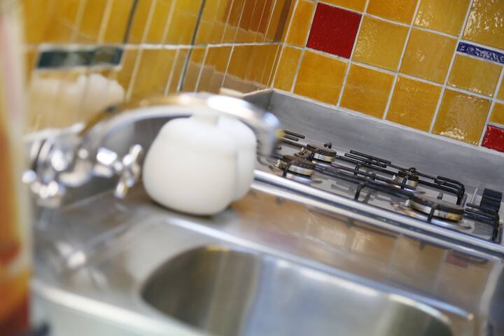 Sunny Blue cottage – lifestyle & location gallery image 2