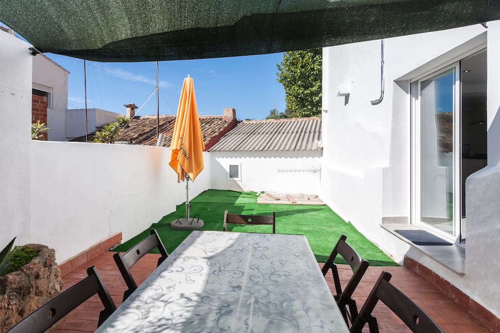 patio, piscine uniquement l'été