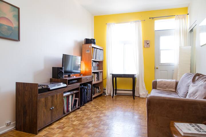 Quiet Montreal Apartment