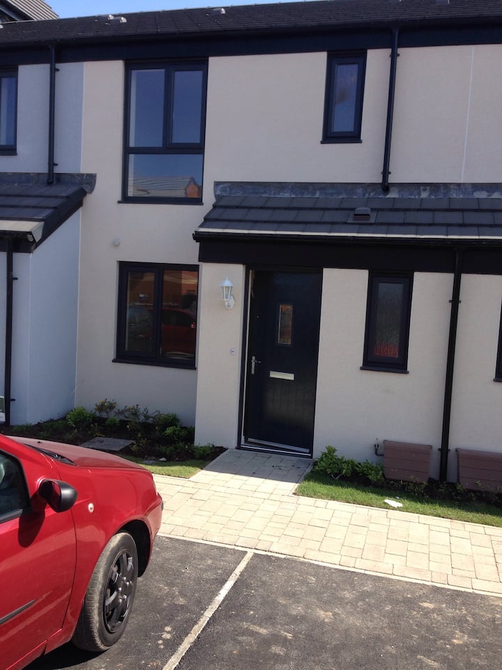 Modern 3 Bedroom, Terraced Home. - Barry