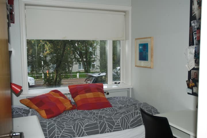 Спална соба 3 - Единечен кревет (широк 80 - 109 см)