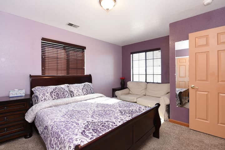 Central Bay Area Location | Large Bright Bedroom - Oakland, CA