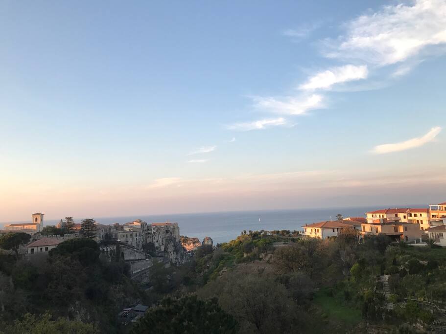 Vista panoramica dal balcone cucina e camera da letto
