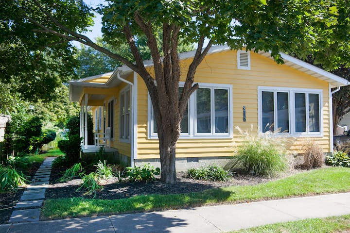 Beautiful beach house/awesome town