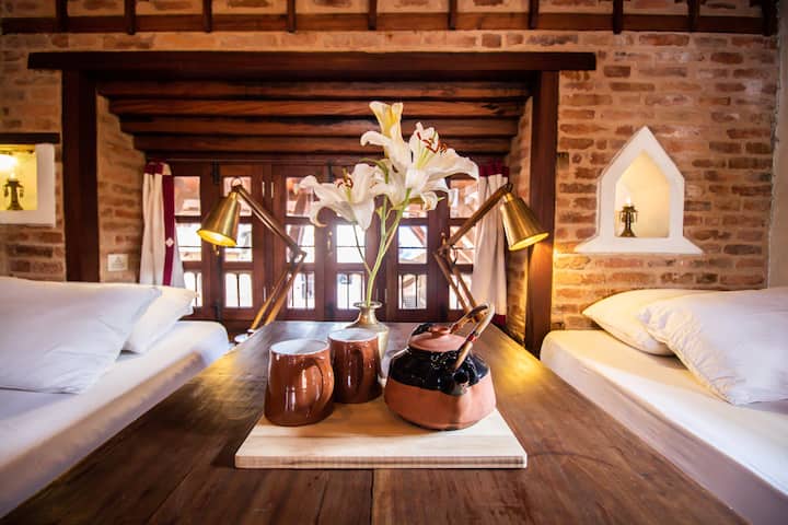 Roof terrace studio - beautiful Newari House Patan