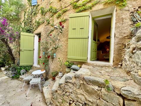 Vaulted apartment,  Charm and authenticity