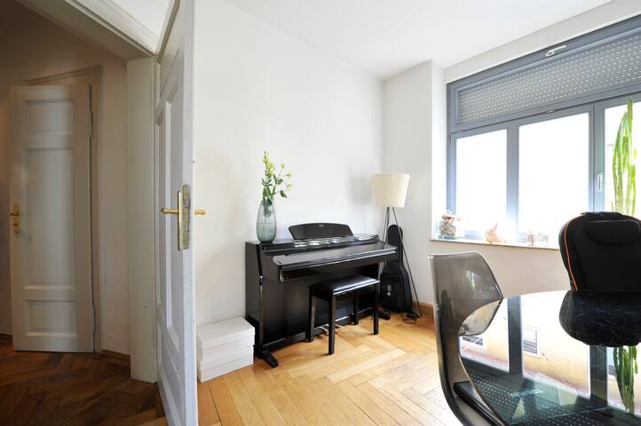 Designer apartment, central location gallery image 5
