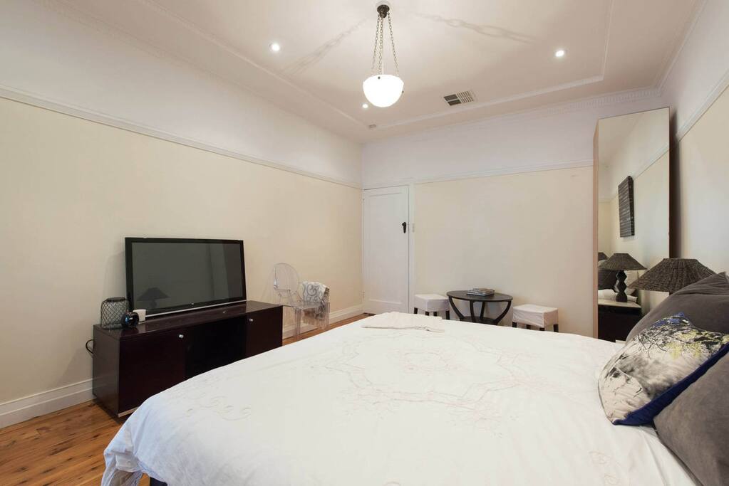 King size bedroom #1