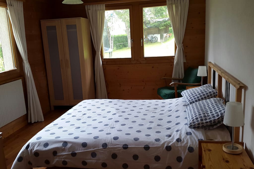 Double bedroom with mountain views