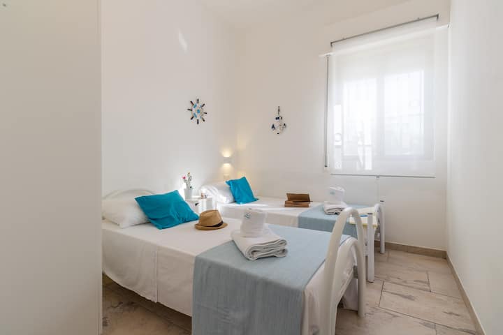 Стая с 2 единични легла