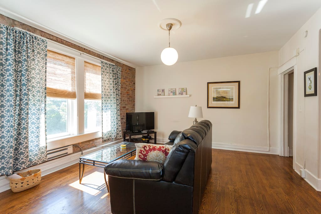 "Great location! Walkable to 12 south street and easy to get around the city. The space was comfortable and clean."
Permit #2016052661