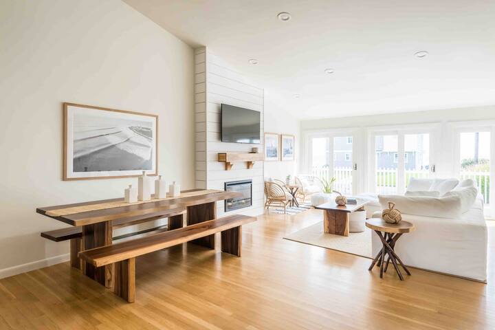 The Surf Shack – Ocean Views From Every Room gallery image 5