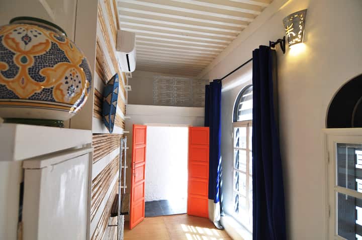 طابق واحد صغير 2 بحمام ومرحاض