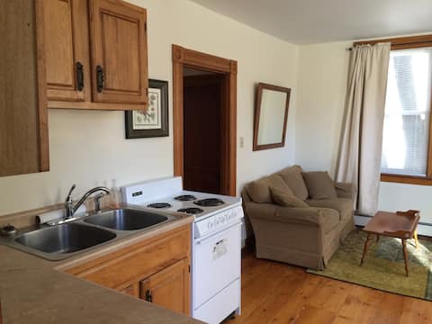 Quaint Vermont Village Apartment 3