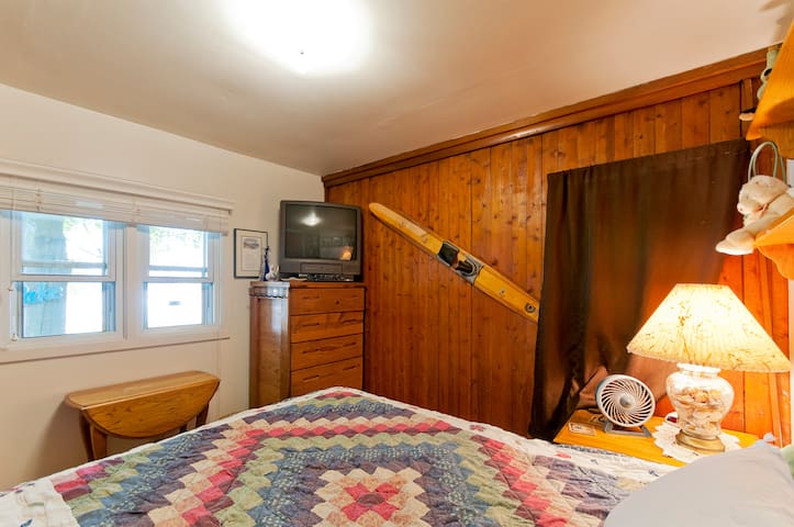 Cozy Cottage on the Chain of Lakes