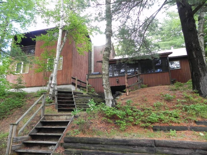 Lakefront Cottage Near Algonquin Park! Cabins for Rent in Maynooth
