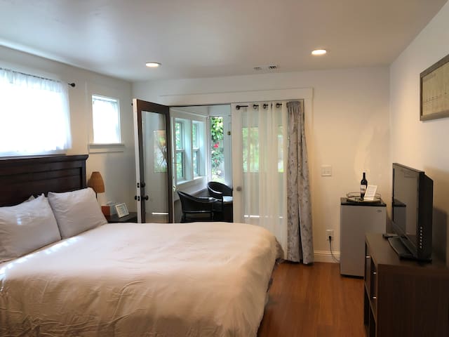 Wine Country Harvest Hideaway - Private Entry
